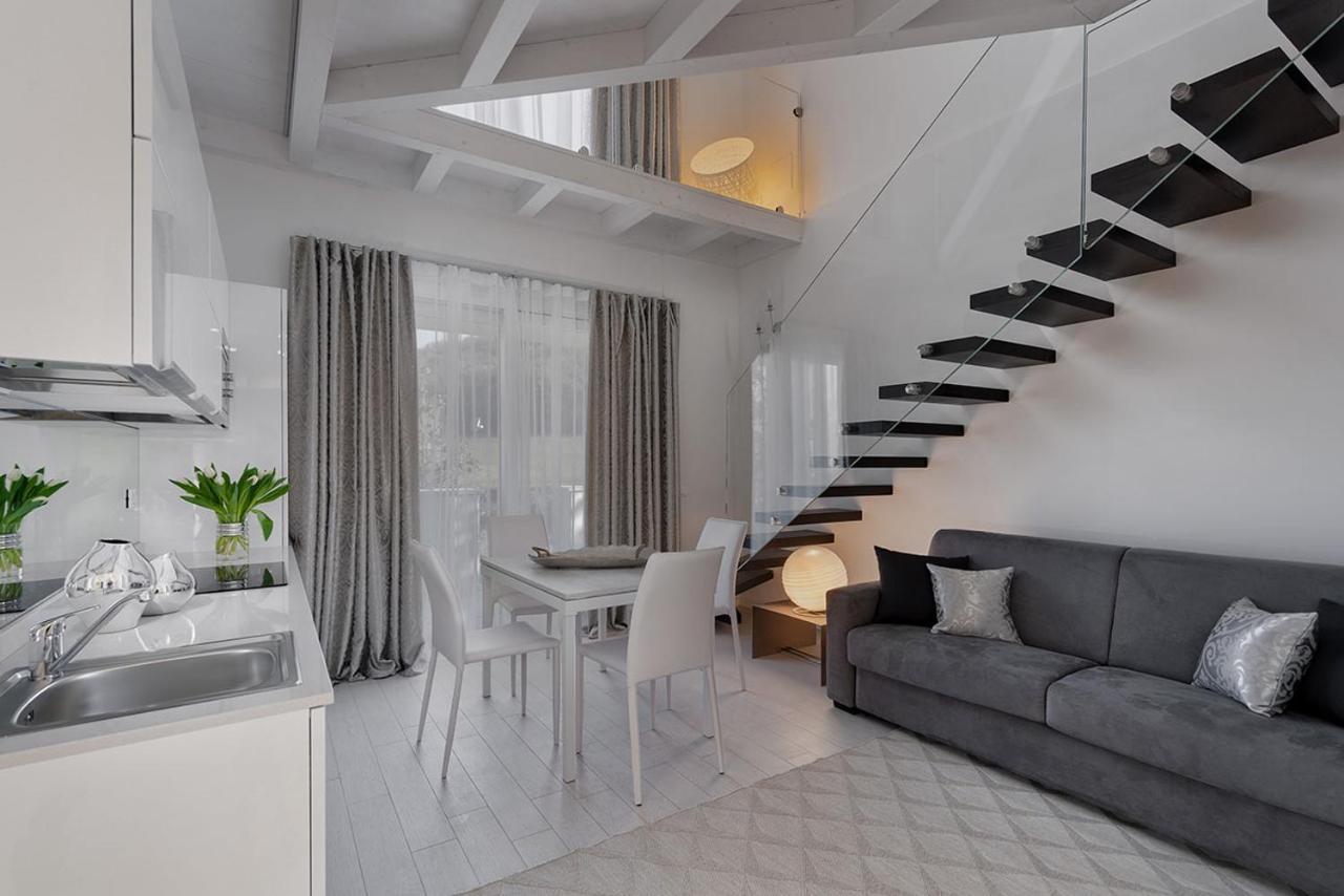 Villa Bianca Luxury Apartments Desenzano del Garda Exteriör bild