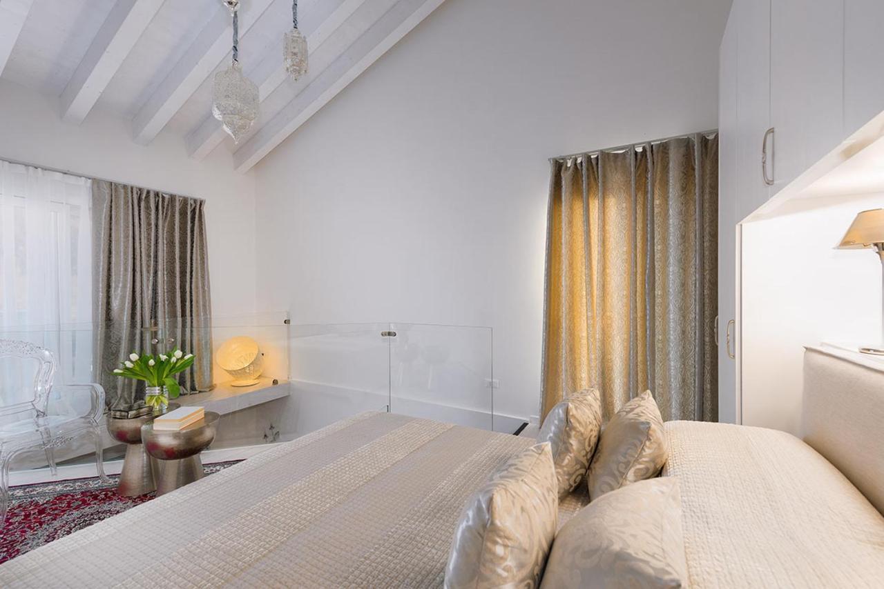 Villa Bianca Luxury Apartments Desenzano del Garda Exteriör bild