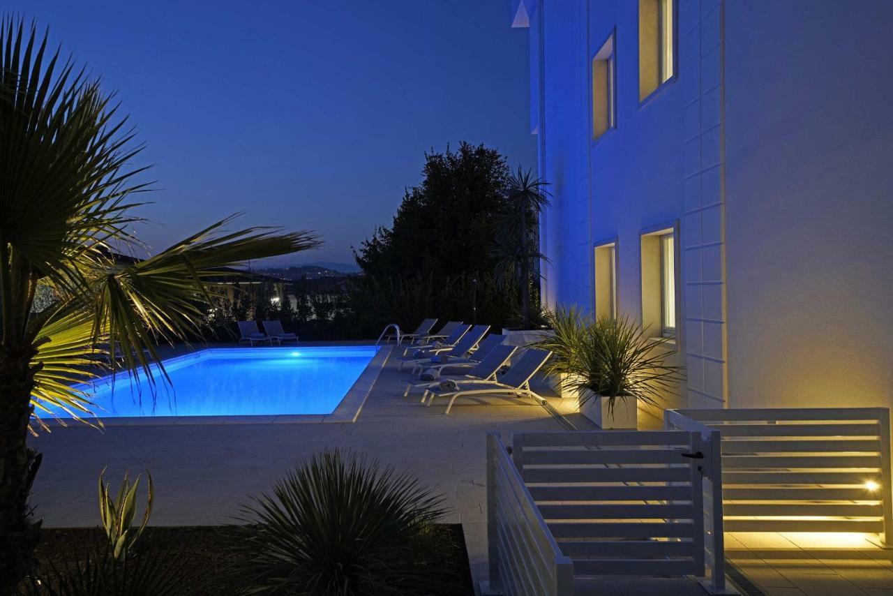 Villa Bianca Luxury Apartments Desenzano del Garda Exteriör bild