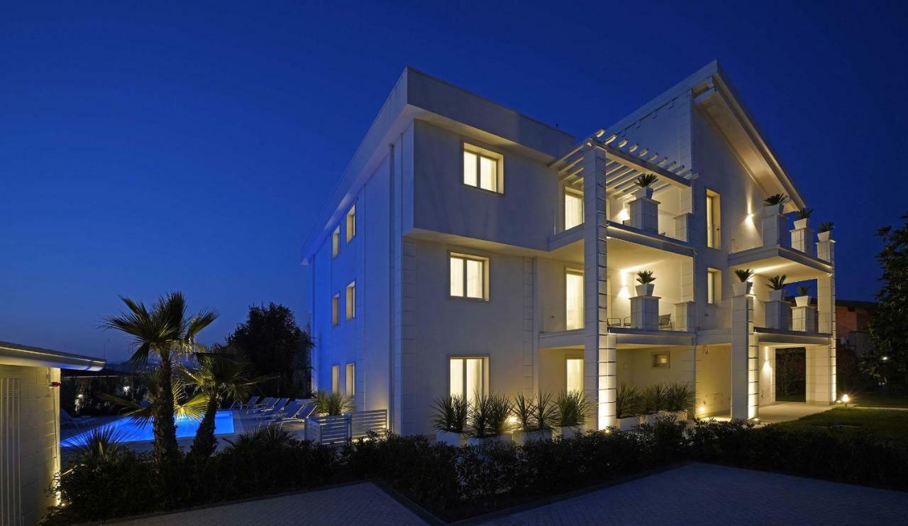 Villa Bianca Luxury Apartments Desenzano del Garda Exteriör bild
