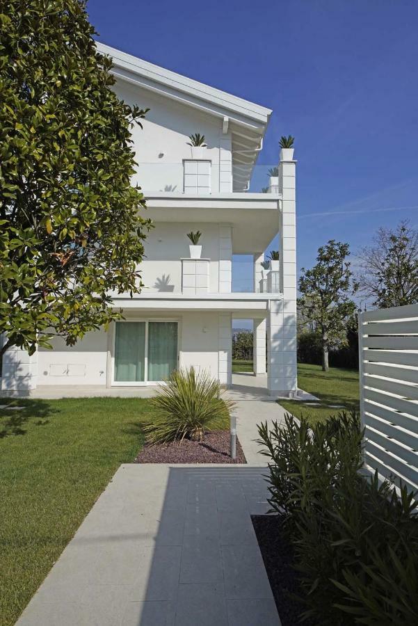 Villa Bianca Luxury Apartments Desenzano del Garda Exteriör bild