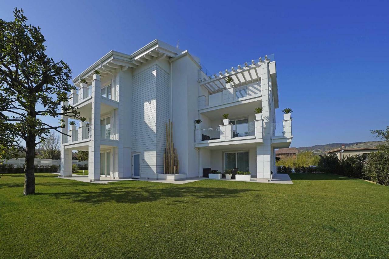 Villa Bianca Luxury Apartments Desenzano del Garda Exteriör bild
