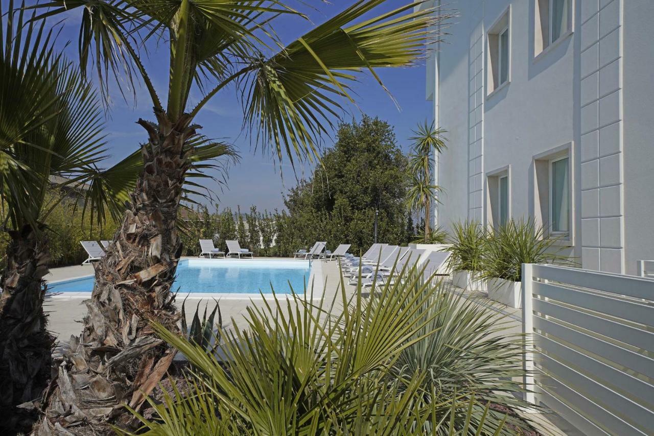 Villa Bianca Luxury Apartments Desenzano del Garda Exteriör bild