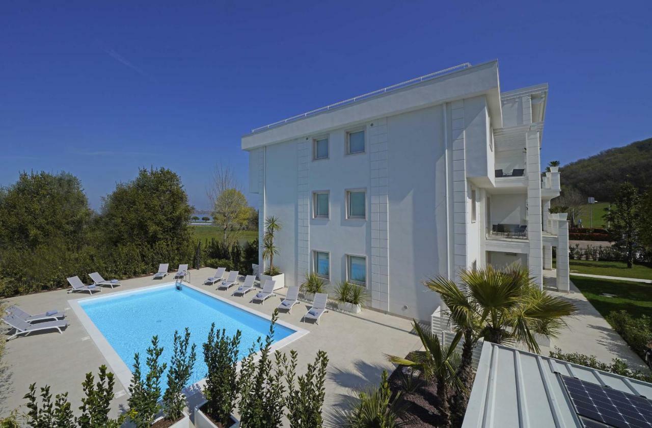 Villa Bianca Luxury Apartments Desenzano del Garda Exteriör bild