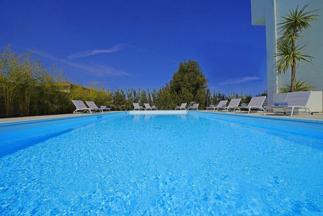 Villa Bianca Luxury Apartments Desenzano del Garda Exteriör bild