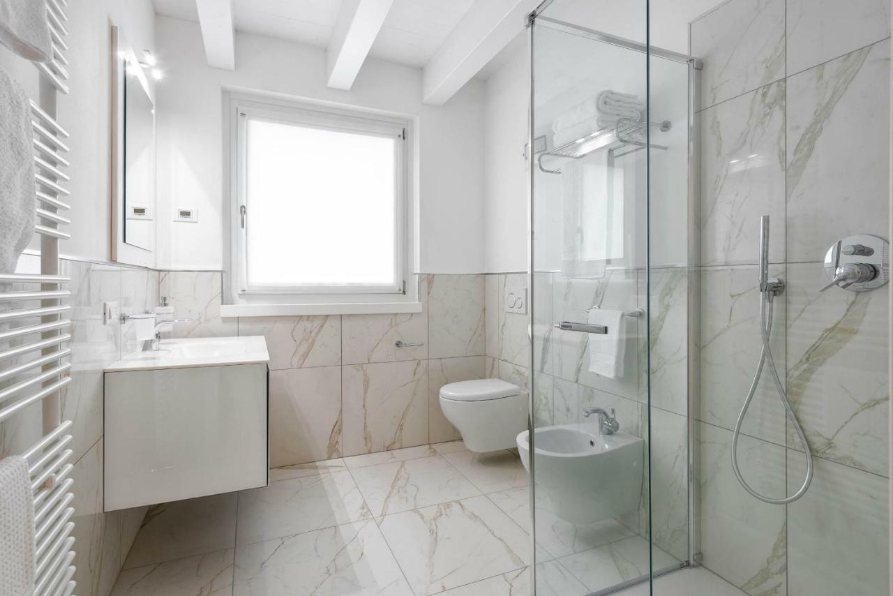 Villa Bianca Luxury Apartments Desenzano del Garda Exteriör bild