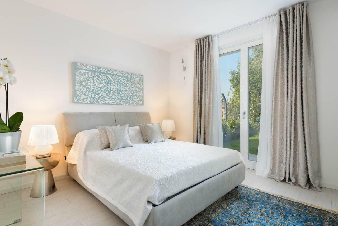 Villa Bianca Luxury Apartments Desenzano del Garda Exteriör bild
