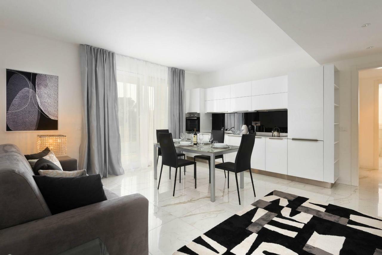 Villa Bianca Luxury Apartments Desenzano del Garda Exteriör bild
