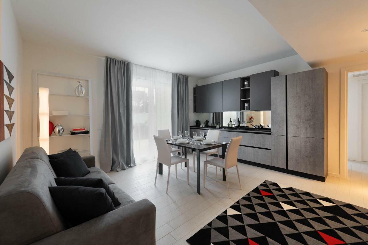 Villa Bianca Luxury Apartments Desenzano del Garda Exteriör bild