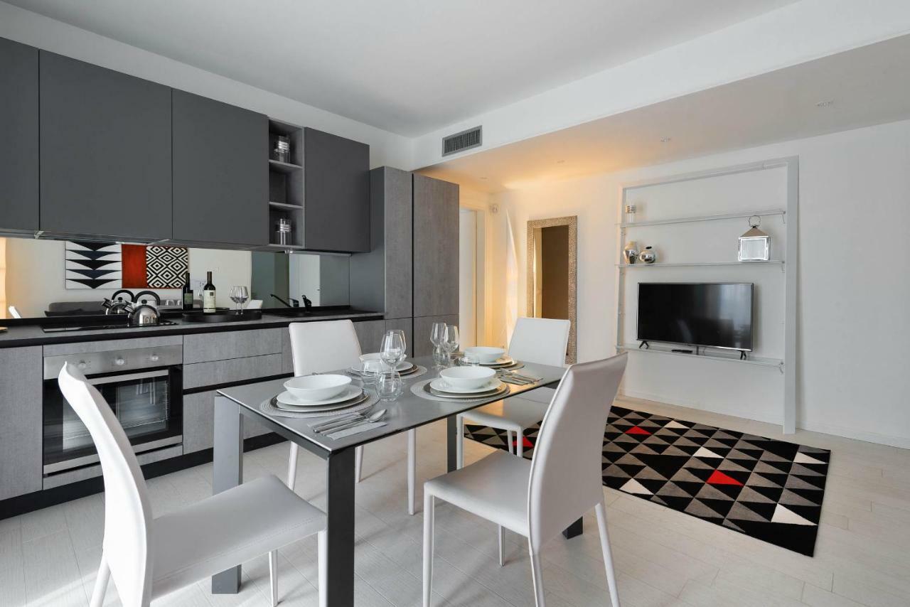 Villa Bianca Luxury Apartments Desenzano del Garda Exteriör bild