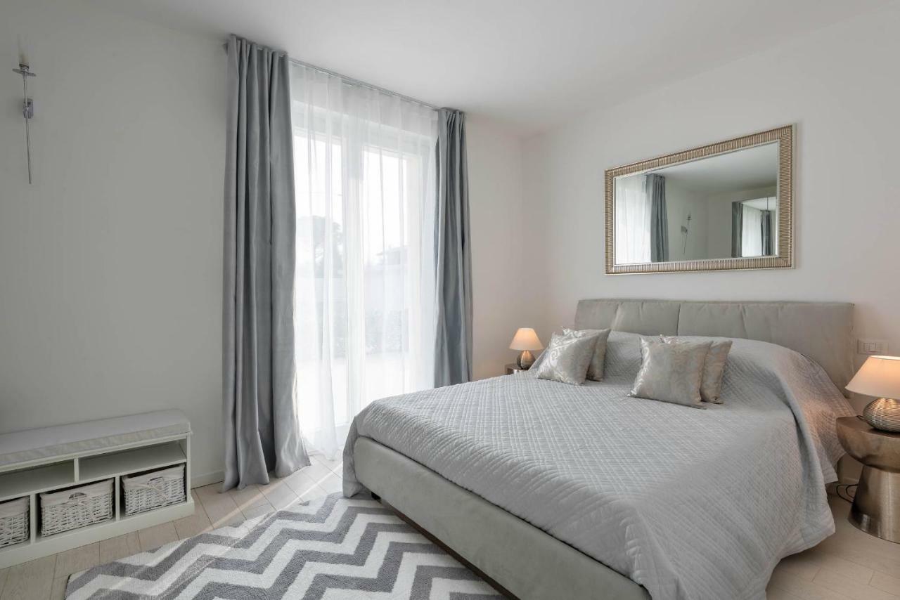 Villa Bianca Luxury Apartments Desenzano del Garda Exteriör bild