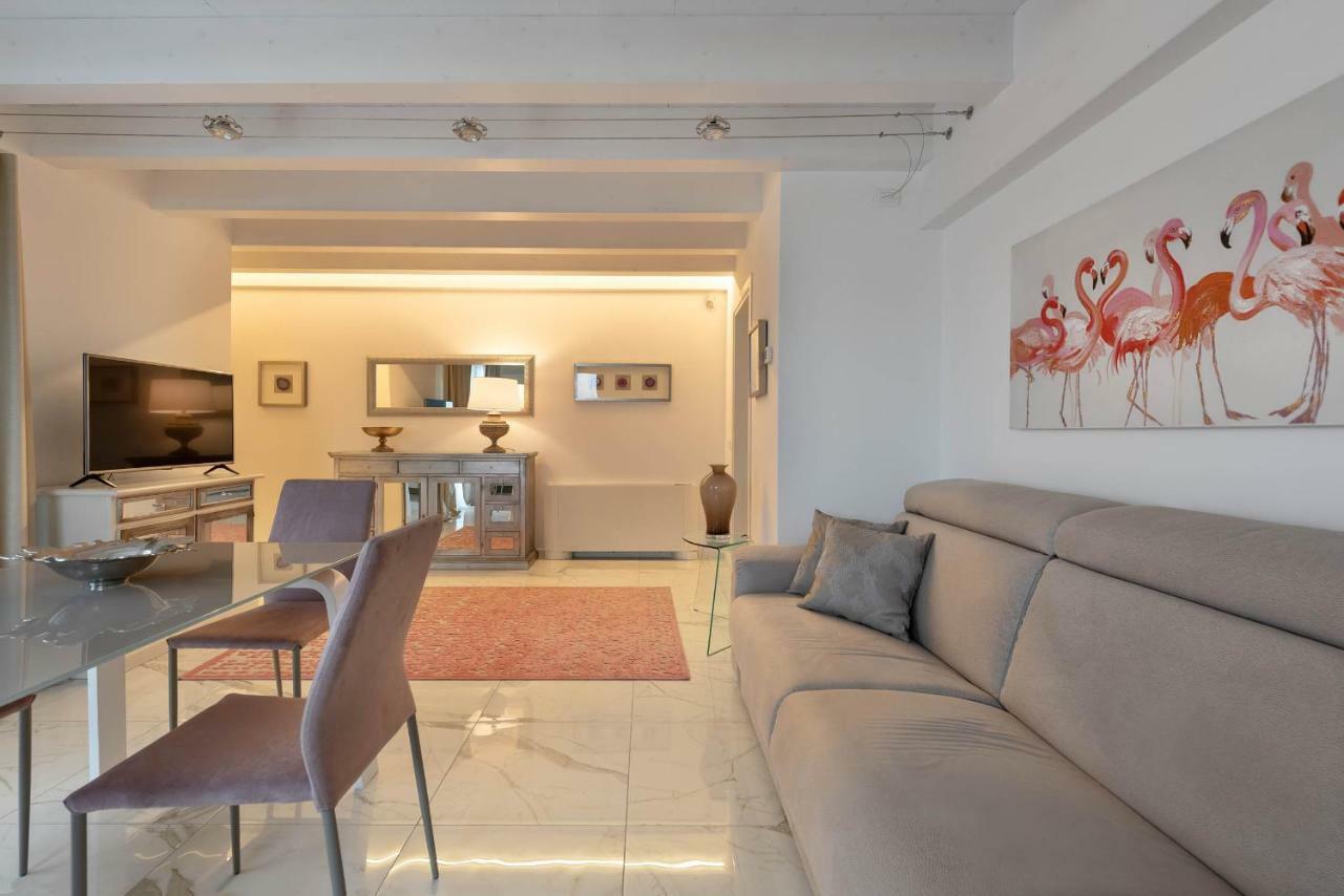 Villa Bianca Luxury Apartments Desenzano del Garda Exteriör bild