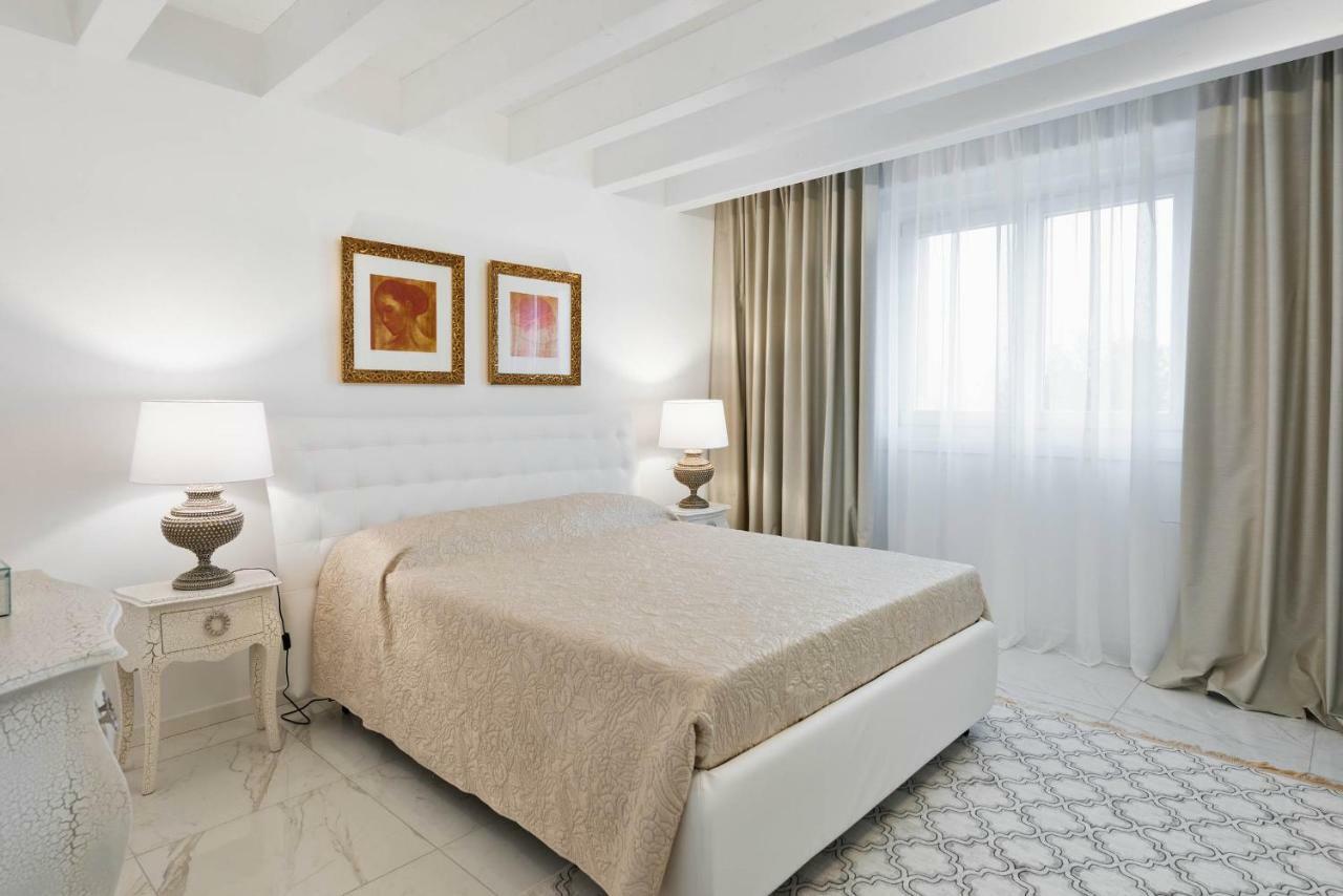 Villa Bianca Luxury Apartments Desenzano del Garda Exteriör bild