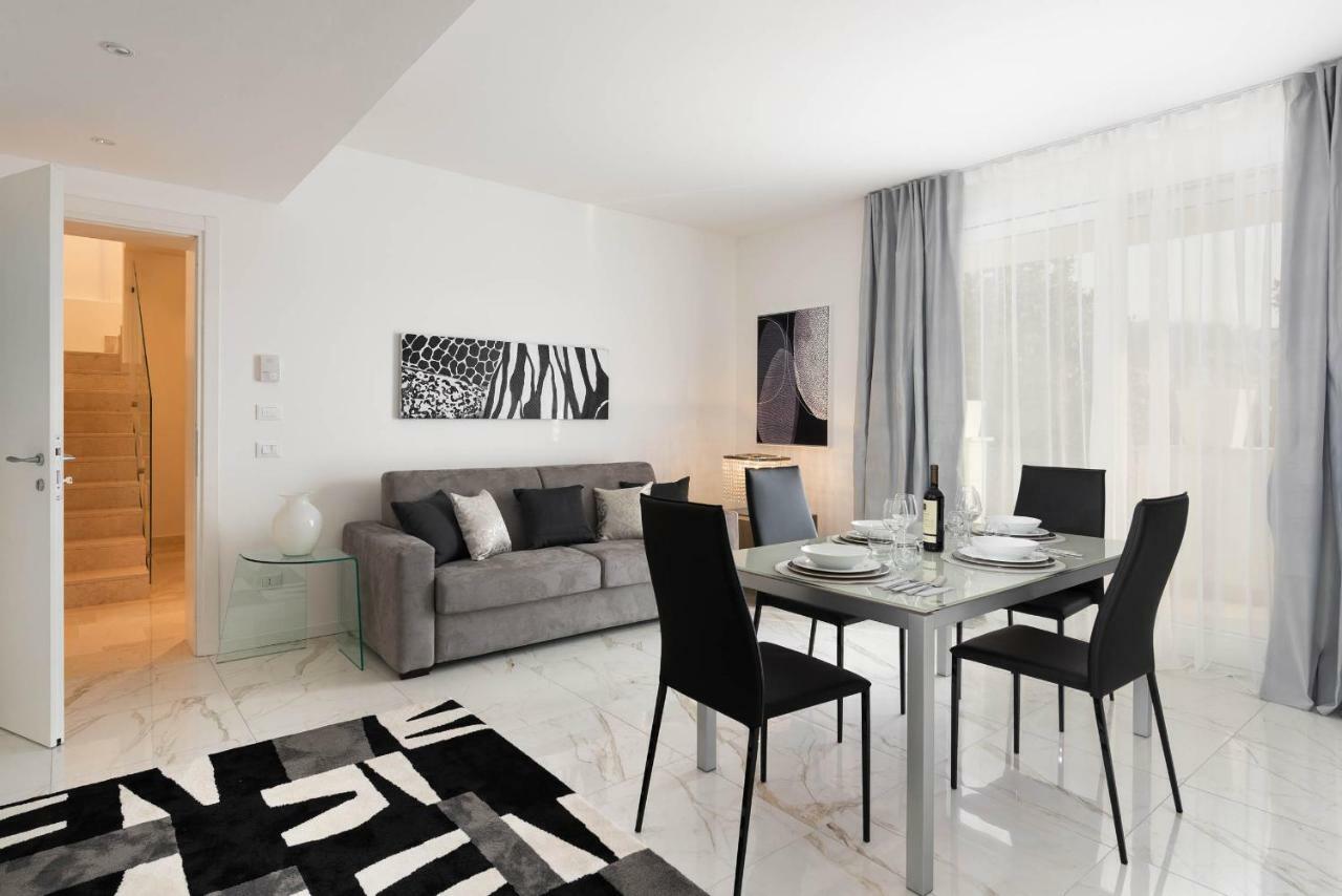 Villa Bianca Luxury Apartments Desenzano del Garda Exteriör bild