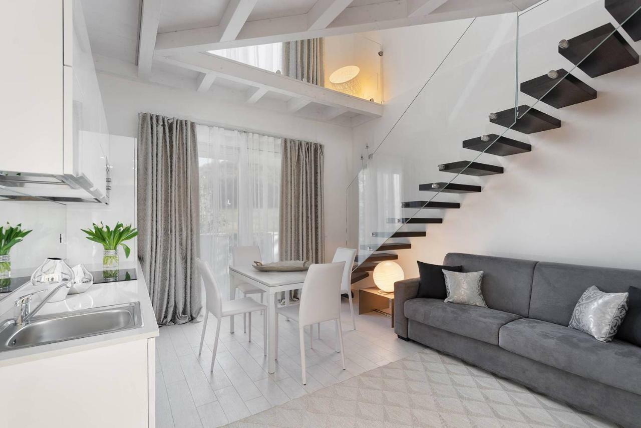 Villa Bianca Luxury Apartments Desenzano del Garda Exteriör bild
