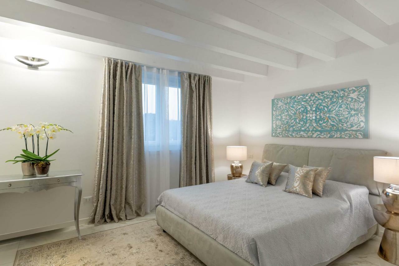 Villa Bianca Luxury Apartments Desenzano del Garda Exteriör bild
