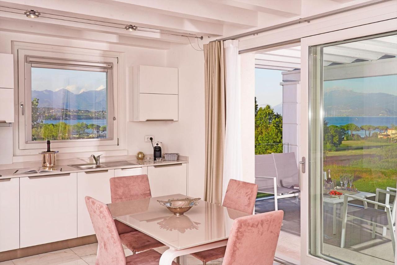 Villa Bianca Luxury Apartments Desenzano del Garda Exteriör bild
