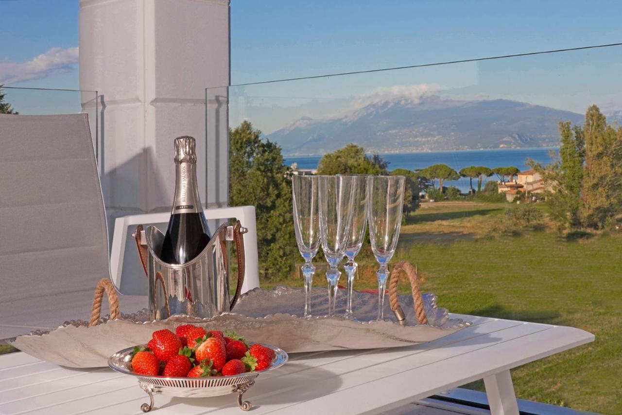 Villa Bianca Luxury Apartments Desenzano del Garda Exteriör bild