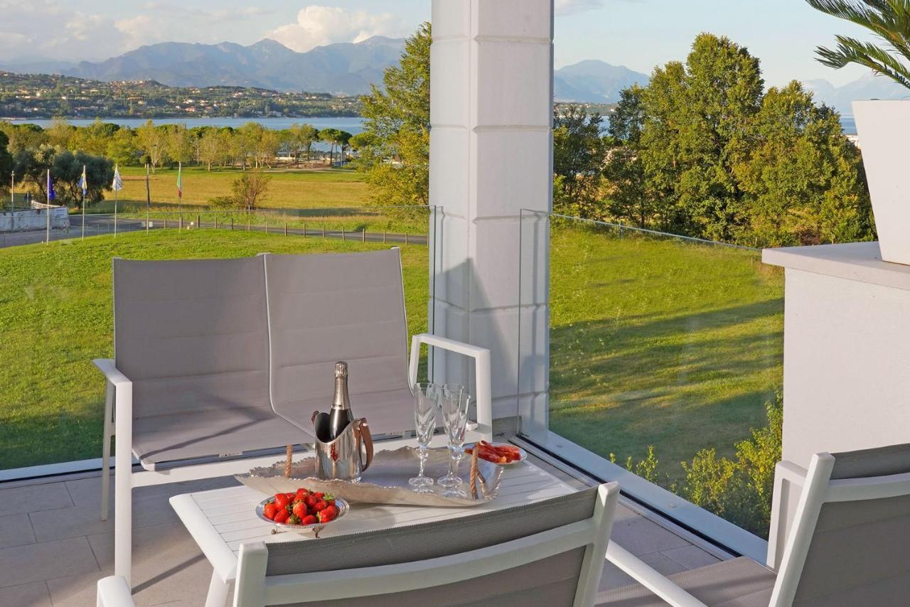 Villa Bianca Luxury Apartments Desenzano del Garda Exteriör bild